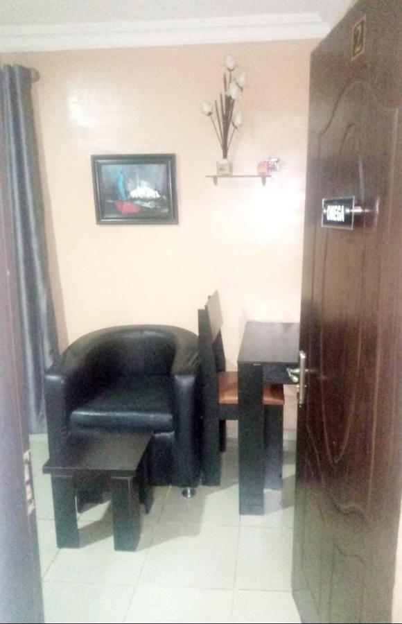 Staycation Suites And Apartment Лагос Екстериор снимка
