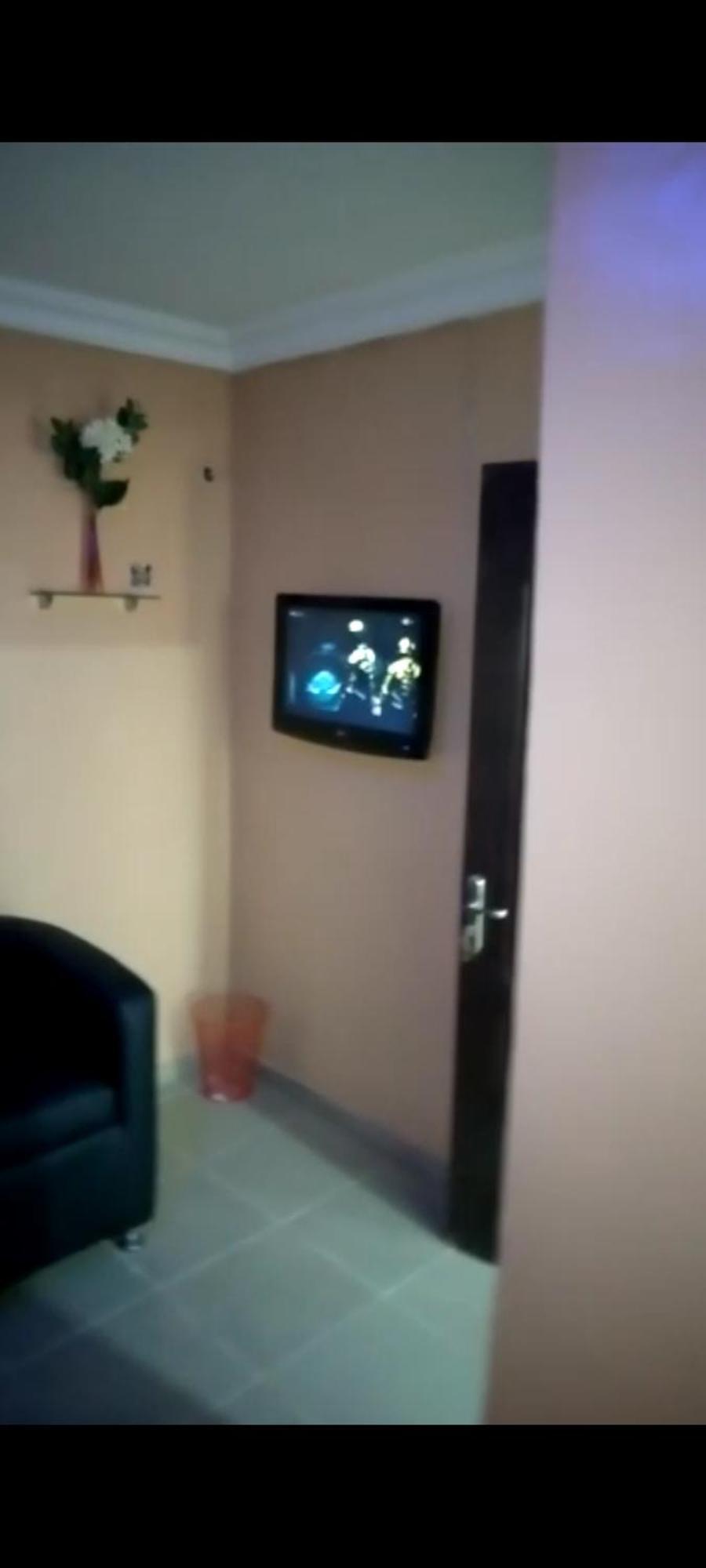 Staycation Suites And Apartment Лагос Стая снимка