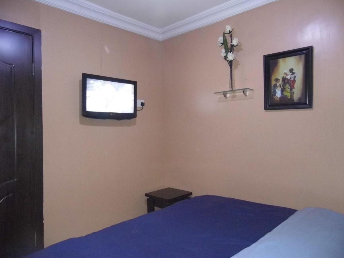 Staycation Suites And Apartment Лагос Екстериор снимка