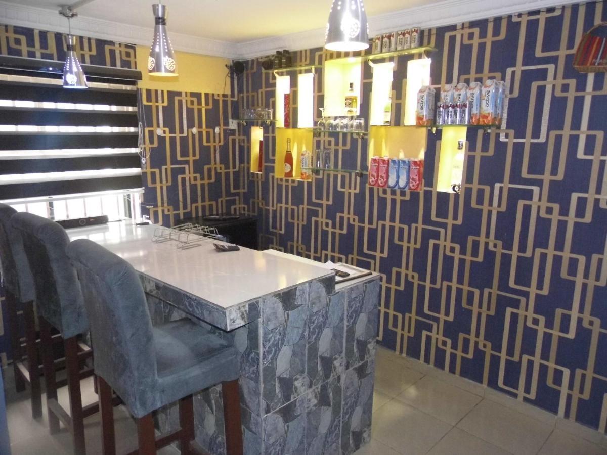 Staycation Suites And Apartment Лагос Екстериор снимка