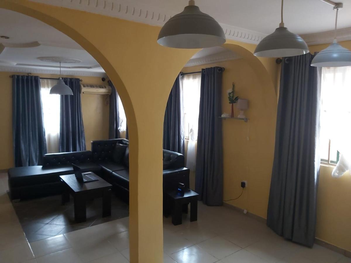 Staycation Suites And Apartment Лагос Екстериор снимка