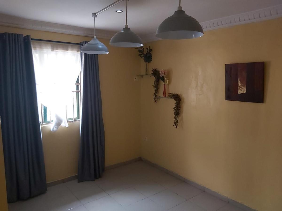 Staycation Suites And Apartment Лагос Екстериор снимка