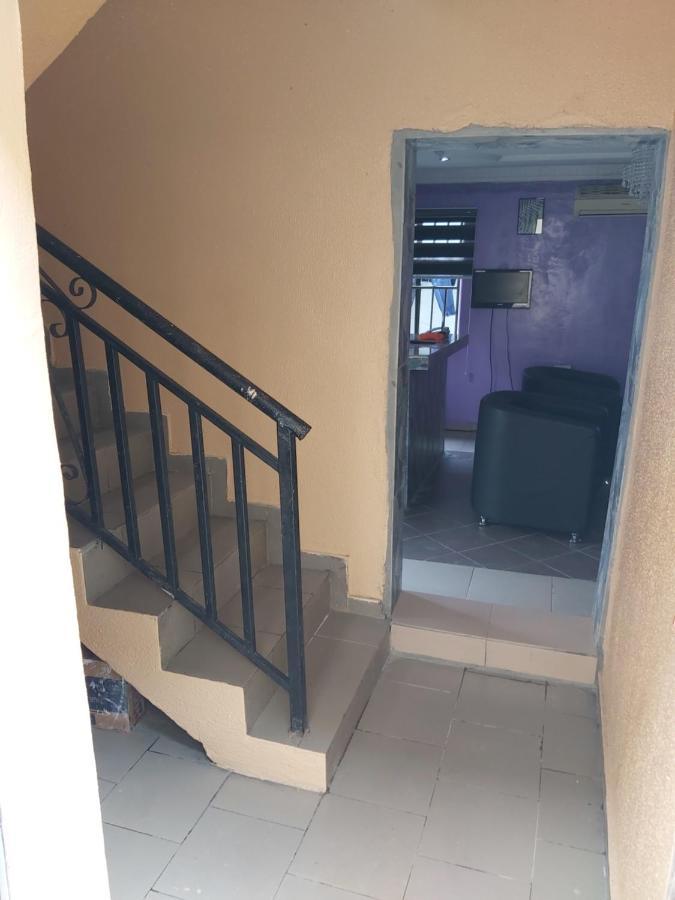 Staycation Suites And Apartment Лагос Екстериор снимка
