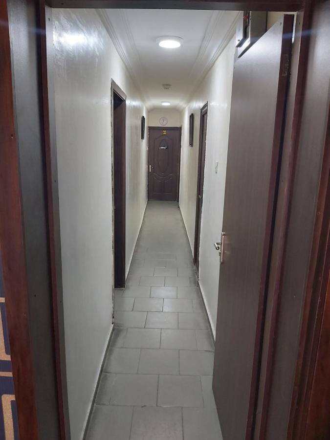 Staycation Suites And Apartment Лагос Екстериор снимка